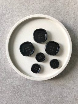 Пуговицы LIU JO черные (пластик), 1,4 см ПИЧ/14/9150 по цене 39 руб./штука