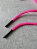 Шнурок ярко-розовый с черными наконечниками, длина 130 см толщина 0,5 см ШКР/130/56570