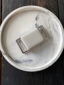 Пряжка серебро цвет молочный  Италия, Внешний  размер 2,4*5 см (внутренний размер 2 см) ПИБ/20/72034