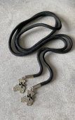 Шнурок черный, наконечник металл цвет серебро (подвеска "мишка с бантом"), длина 135 см ШКЧ/135/46914