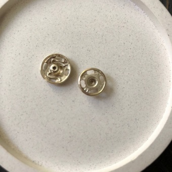 Кнопки цвет бледное золото, диаметр 11 мм Италия КИС/11/1735 по цене 27 руб./штука