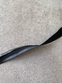 Косая бейка черная пластичная (88% полиэстер+12%эластан), 1,4 см Италия КБЧ/14/72019 по цене 29 руб./метр