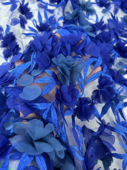 Сетка с вышивкой и цветами синяя (полиэстер), 160 см (цветы 130 см) Италия СИС/160/38036 по цене 2 620 руб./метр