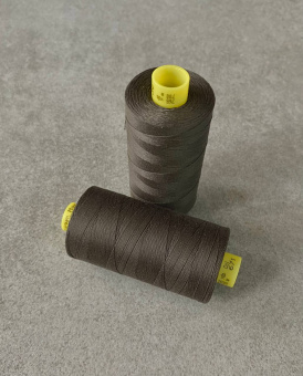 Нитки №70 Gutermann Mara цвет серый хаки (полиэстер, намотка 700 м) арт 70/0671 по цене 265 руб./штука