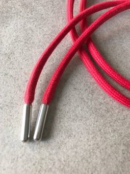 Шнурки красные, с серебряными наконечниками, 90 см Италия ШИК/90/87594 по цене 169 руб./штука