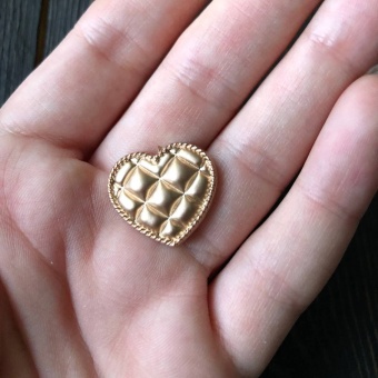 Пуговицы сердечки металл цвет золото, 2,0 см ПК3/20/6987 по цене 87 руб./штука