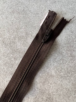 Молния Lampo коричневая неразъемная пластиковая, 24 см МИК/24/1632 по цене 69 руб./штука