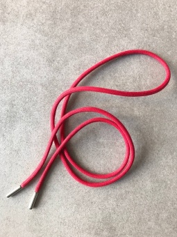 Шнурки красные, с серебряными наконечниками, 90 см Италия ШИК/90/87594 по цене 169 руб./штука