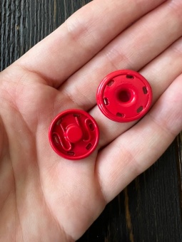 Кнопки красные, металл, 1,7 см Италия КИК/17/34938 по цене 32 руб./штука