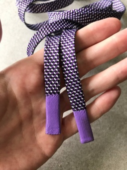 Шнурки фиолетовые плоские с резиновыми наконечниками , длина 130 см ширина 1 см ШКФ/130/44798 по цене 167 руб./штука