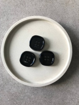 Пуговицы LIU JO черные (пластик), 2,1 см ПИЧ/21/9148 по цене 87 руб./штука